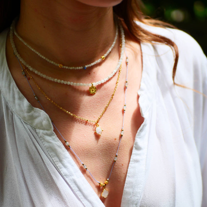 Collier PRAYAN avec pendentif doré à l'or fin en pierre de Lune