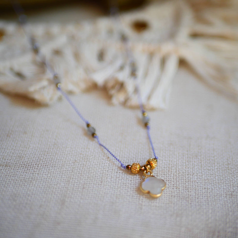 Collier UBIKA avec cordon Lilas, Labradorite et trèfle en pierre de Lune et Hématite