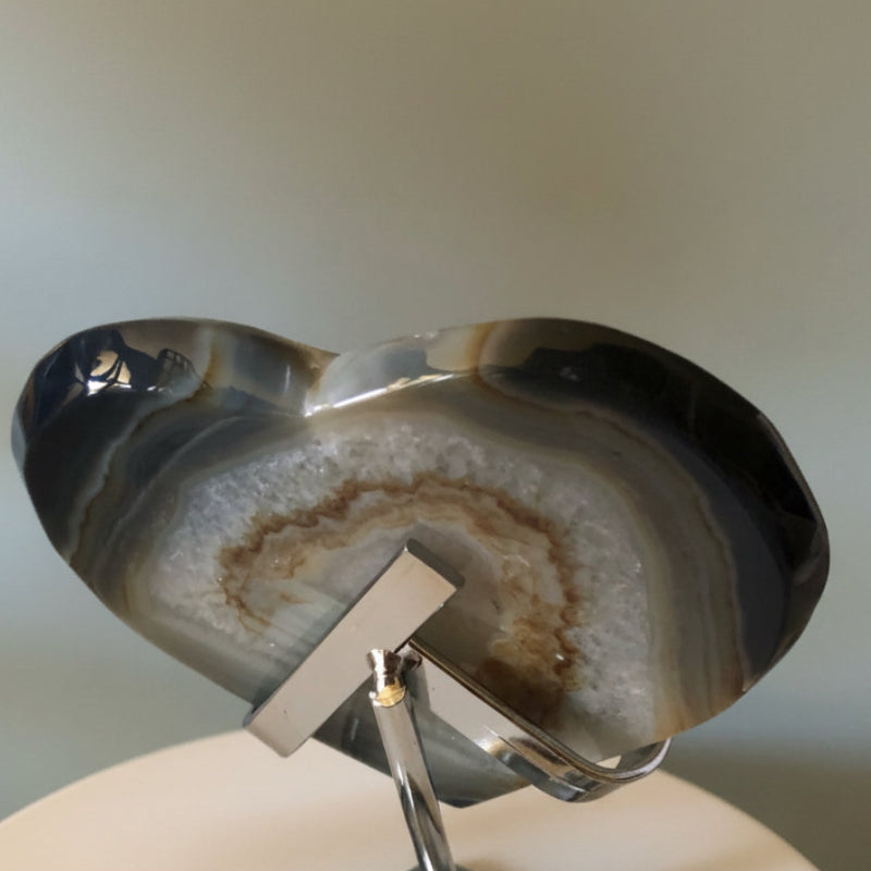 Cœur en Agate Druzy Grise et son support métallique