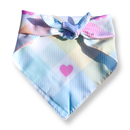 Bandana à Nouer pour chien au motif Vichy pastel avec coeur