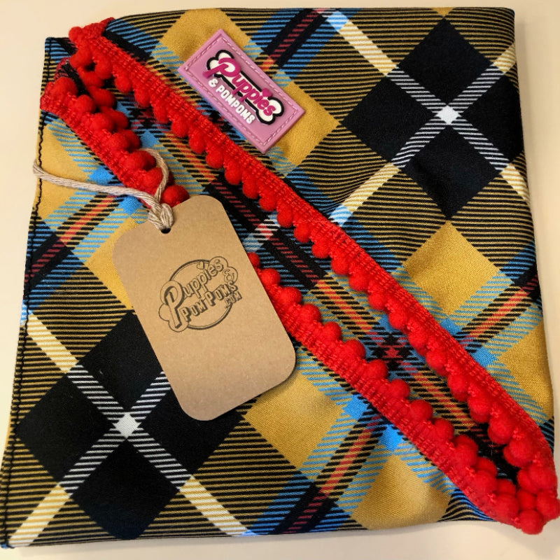Bandana à Nouer pour chien en tartan de Cornouailles avec pompons rouges