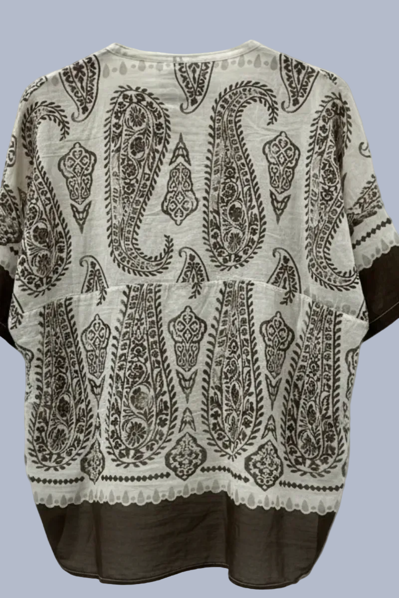 Chemise à manches courtes et beaux motifs aux tons de blanc et marron