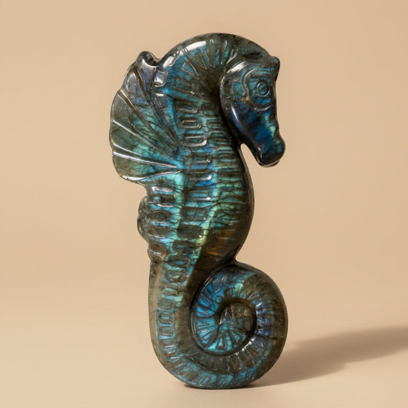 Petit Cheval de mer en Labradorite – Sculpture en pierre précieuse
