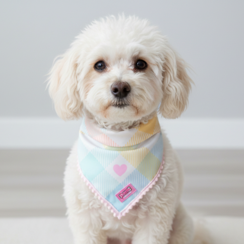 Bandana à Nouer pour chien au motif Vichy pastel avec coeur et liseré à pompons rose