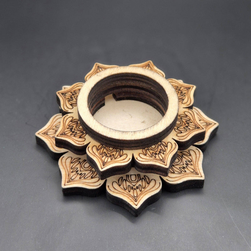 Support sphérique en bois en forme de lotus pour sphère de cristal.