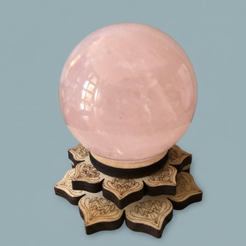 Boule - Sphère de cristal en Quartz rose et son socle Lotus en bois