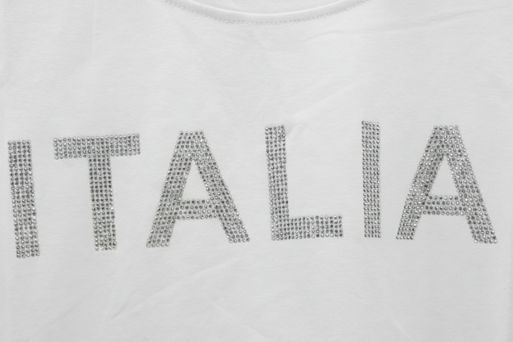 T-shirt confortable à col rond et manches courtes avec imprimé Italia argenté