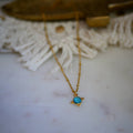 Collier PRAYAN avec pendentif doré à l'or fin en Apatite