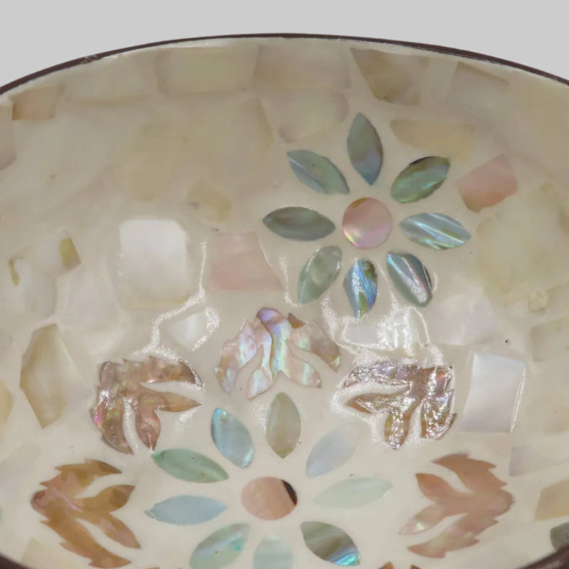 BIENTÔT DISPONIBLE ! Bol Coupelle en Noix de coco et Finition Intérieure blanche brillante mélangée
